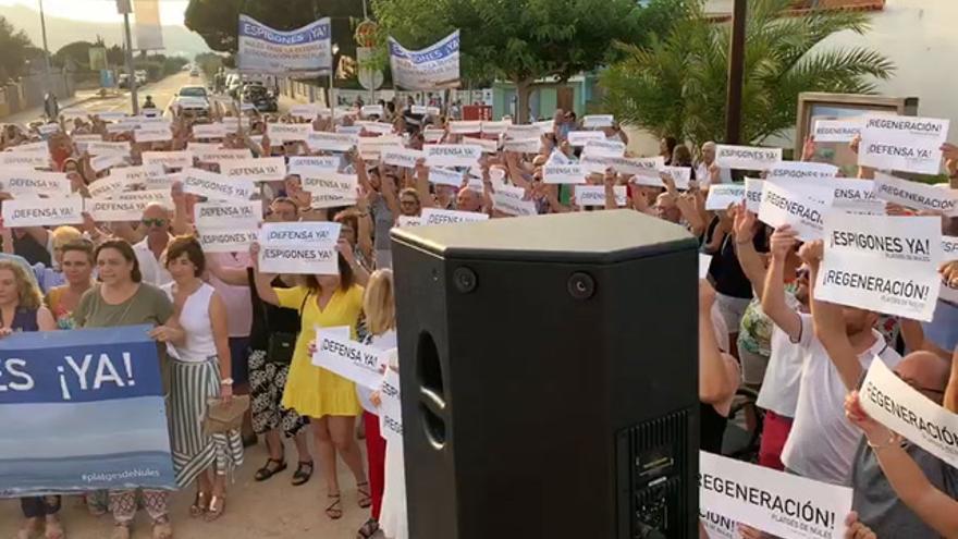 Primeras movilizaciones de los vecinos de Nules para pedir la protección de sus playas.