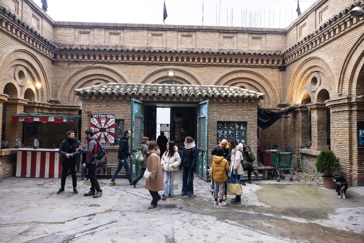 Actividades en el interior del CSO Kike Mur abiertas a los vecinos del barrio.