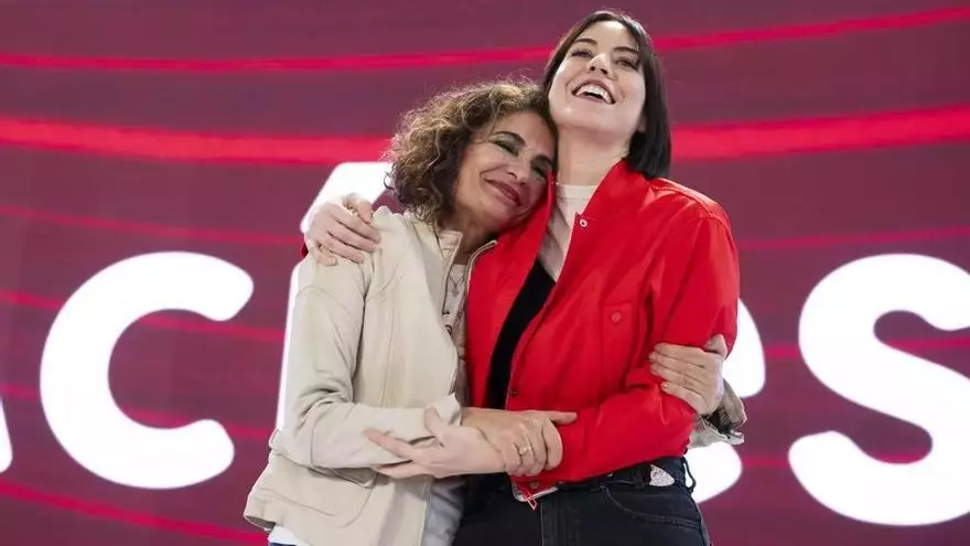 Montero asume que los ciudadanos han vuelto a colocar al PSOE-A en la oposición