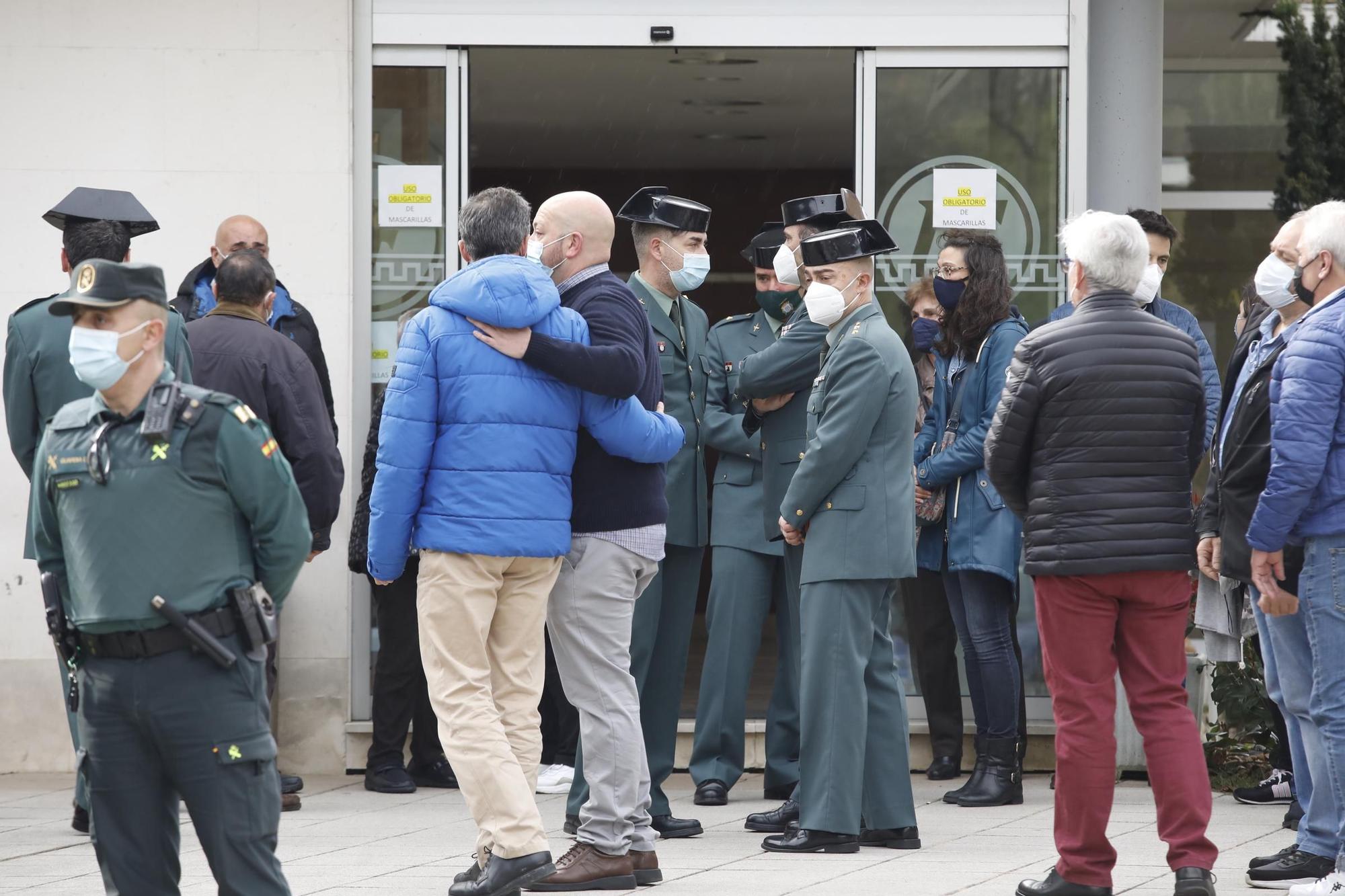 Despedida en el tanatorio al guardia civil atropellado en Mieres