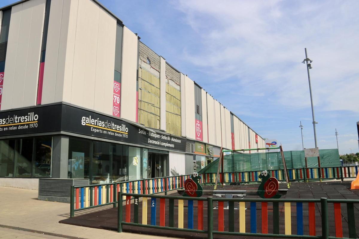 Cae otra placa de hormigón en el centro comercial de Sabadell donde murió un hombre hace dos semanas