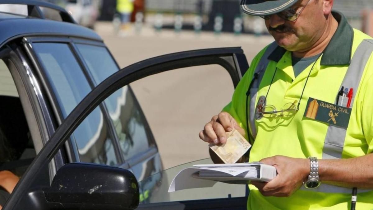 ¿Cómo te avisan y se paga una multa?