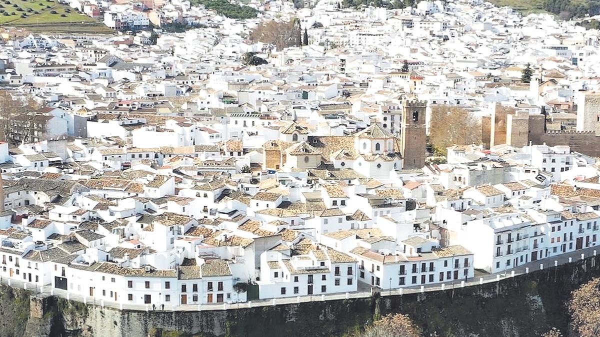 Vista panorámica del Adarve de Priego y de la localidad de la Subbética, que es una de las más visitadas por los turistas.