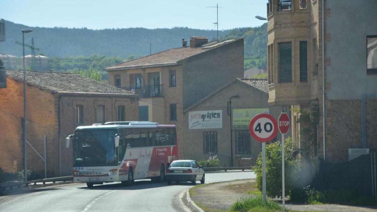 Un autobús d’Alsa a la carretera de Manresa de Solsona | ARXIU/P.M.