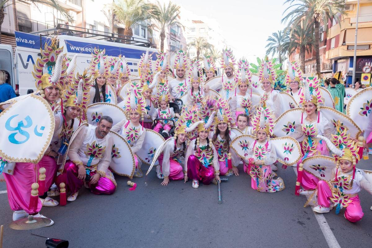 La cabalgata fallera llena de color el Port de Sagunt
