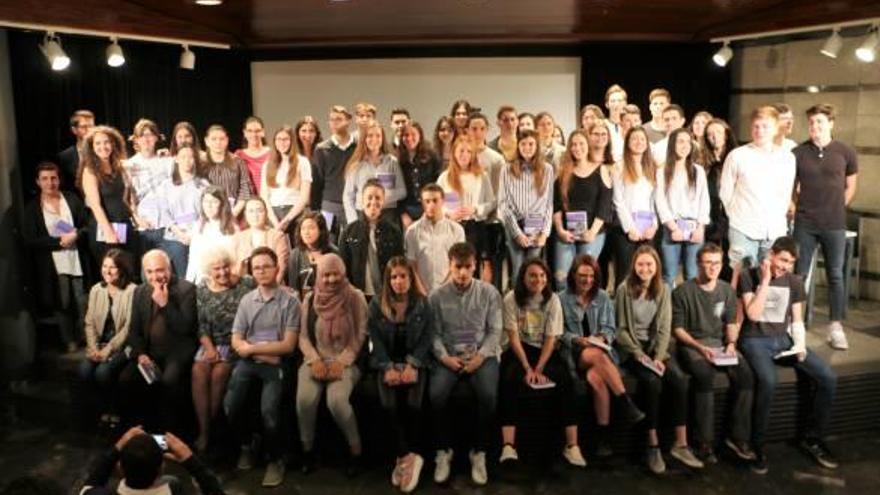 Foto de grup dels alumnes que van presentar els seus treballs de recerca a l&#039;Espai Plana de l&#039;Om