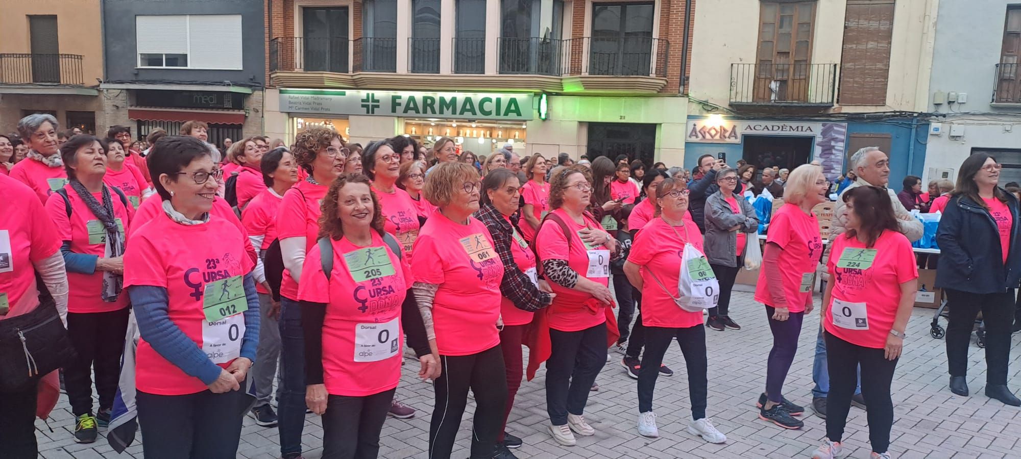 Las mejores imágenes de la Cursa de la Dona de Tavernes de la Valldigna 2025