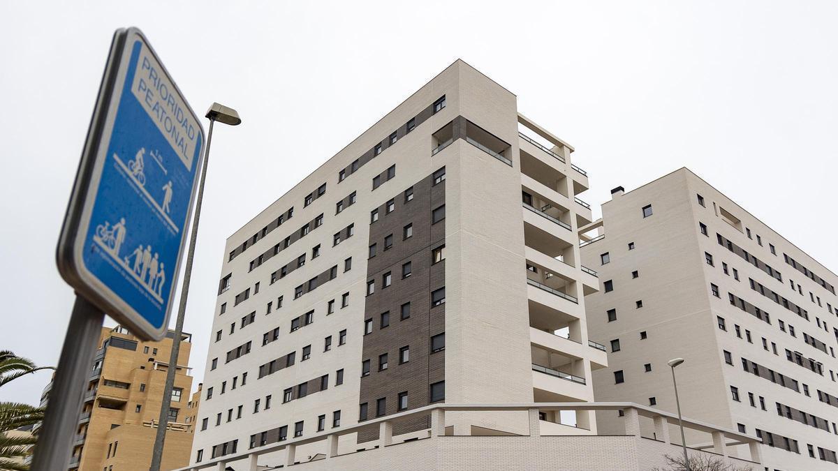 El PSPV presiona al Consell en las Cortes tras el escándalo de la vivienda en Les Naus de Alicante