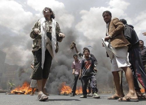 Protesters burn tyres during a demonstration against against Yemen's fuel shortages near the house of President Abdu Rabbu Mansour Hadi in Sanaa
