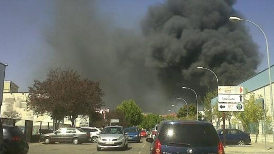 Un incendio obliga a desalojar un centro comercial de Madrid