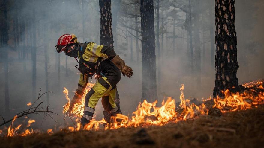 Canarias activa la prealerta por incendios forestales en cinco islas