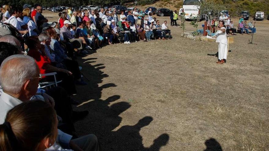 La actriz Mercedes Herrero durante la representación de la diáspora.