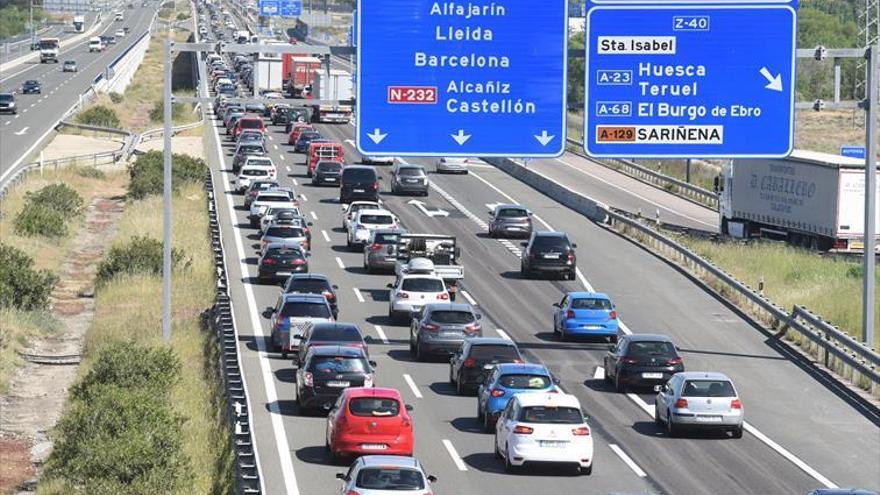 Retenciones de 6 km en la A-2 en Zaragoza por dos accidentes de tráfico