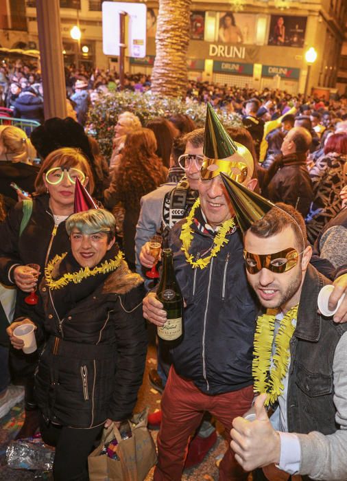 Fiesta en la Plaça Baix Nochevieja 2019 en Elche