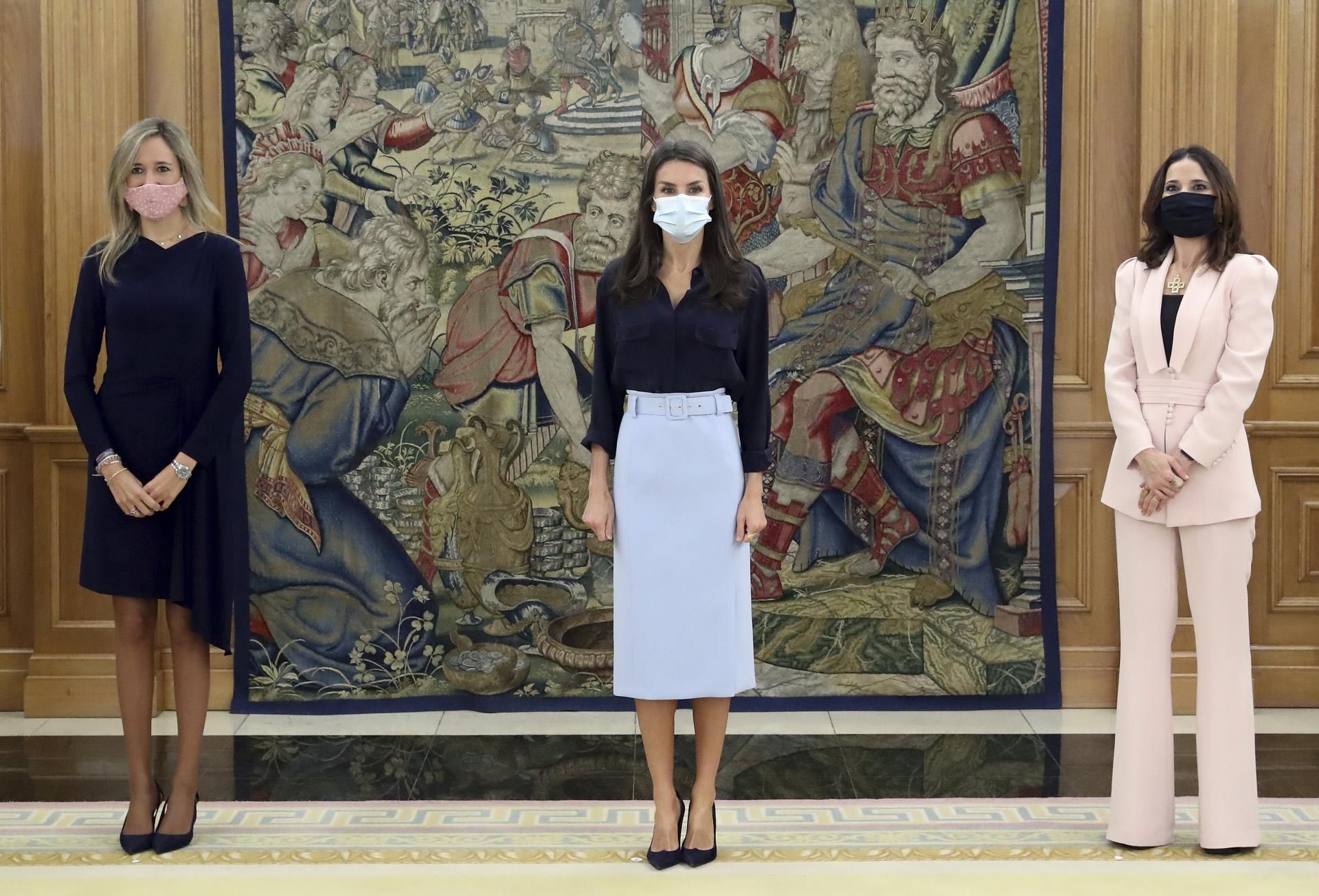 La reina Letizia, perfecta con falda lápiz