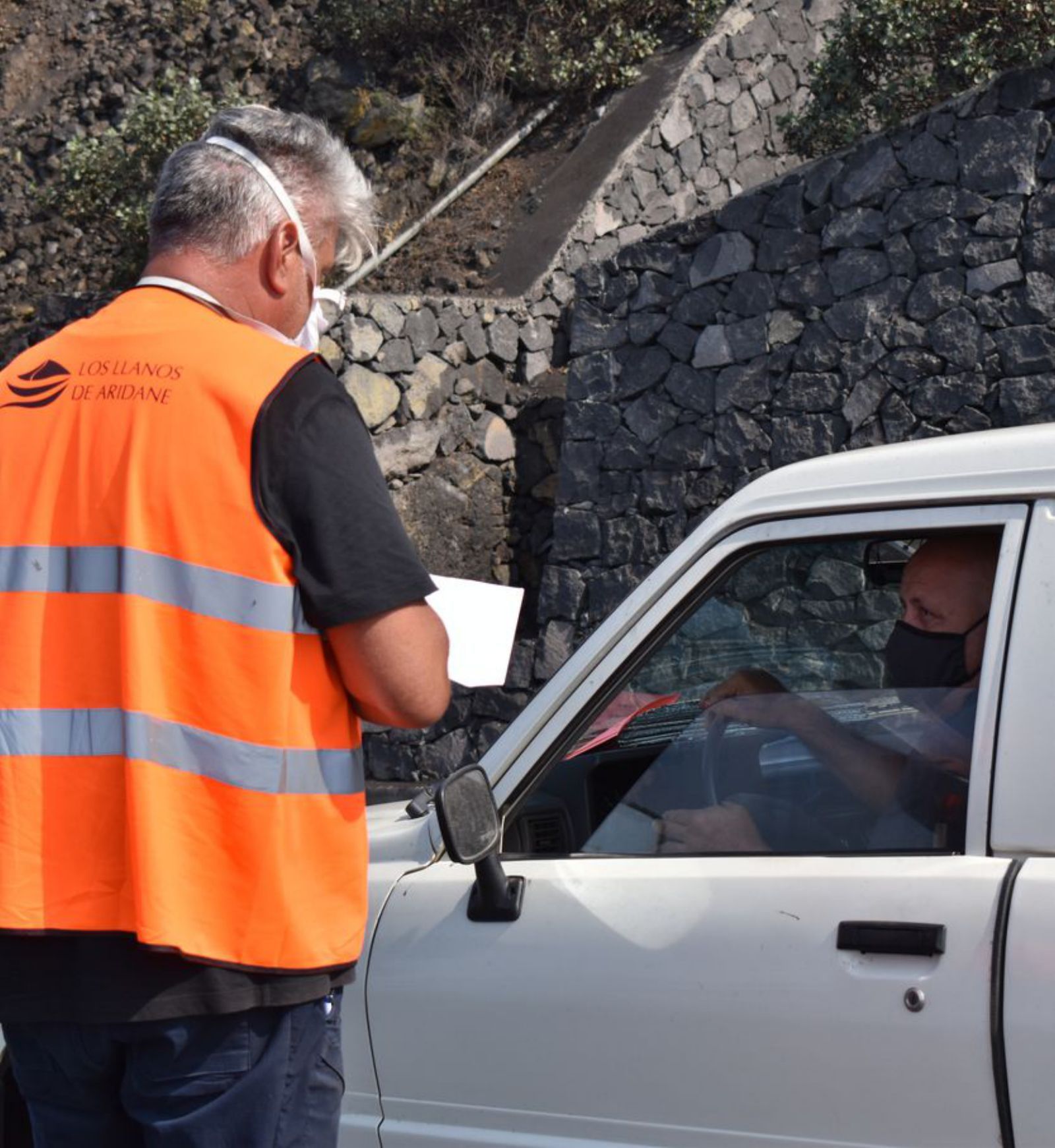 Un coordinador se encarga de permitir el acceso de los regantes. | | C. A. S.