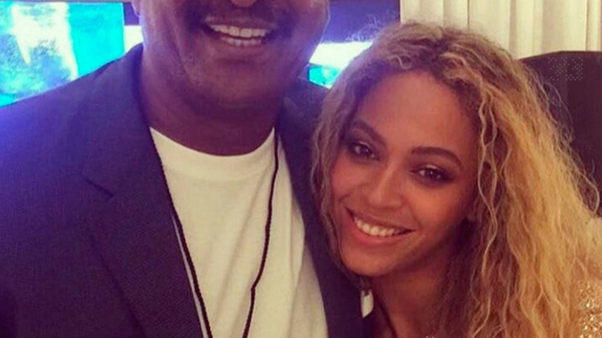 Mathew Knowles y Beyoncé juntos y sonrientes