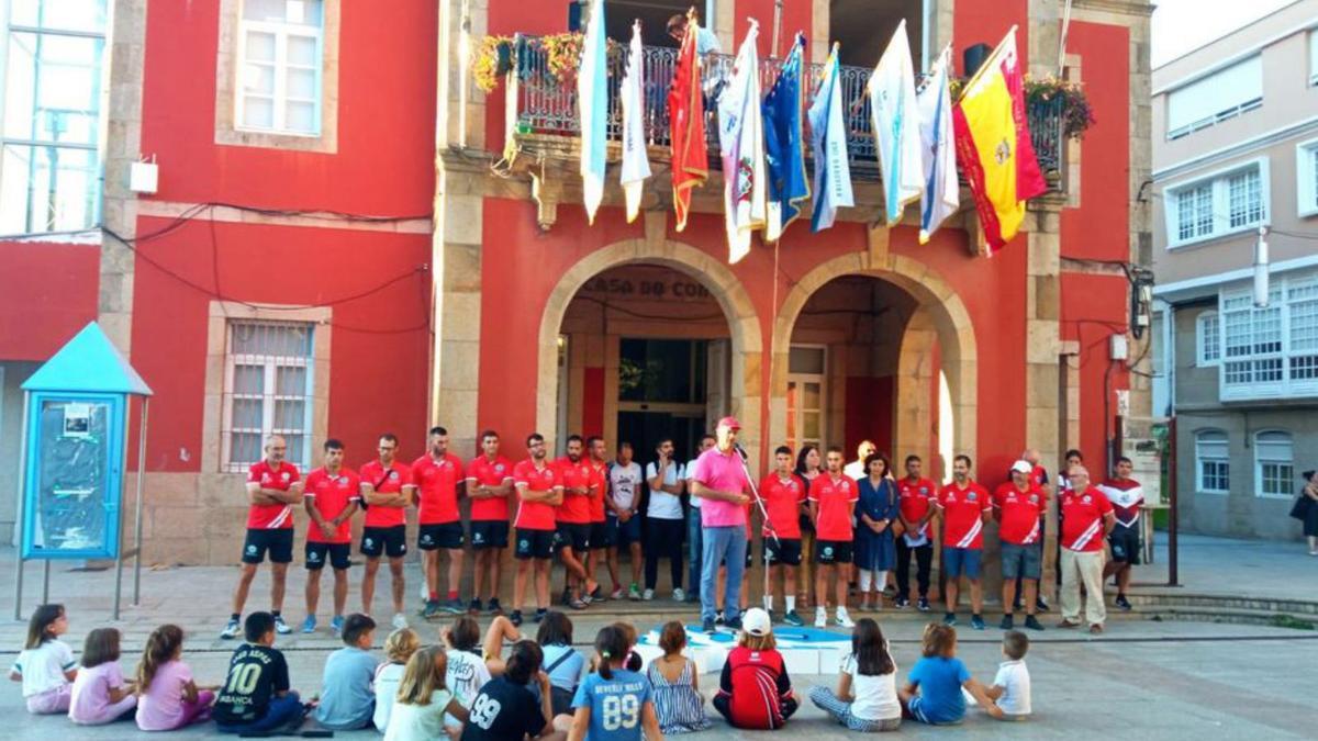 Un momento de la recepción al Club de Mar Bueu. |  // GONZALO NÚÑEZ