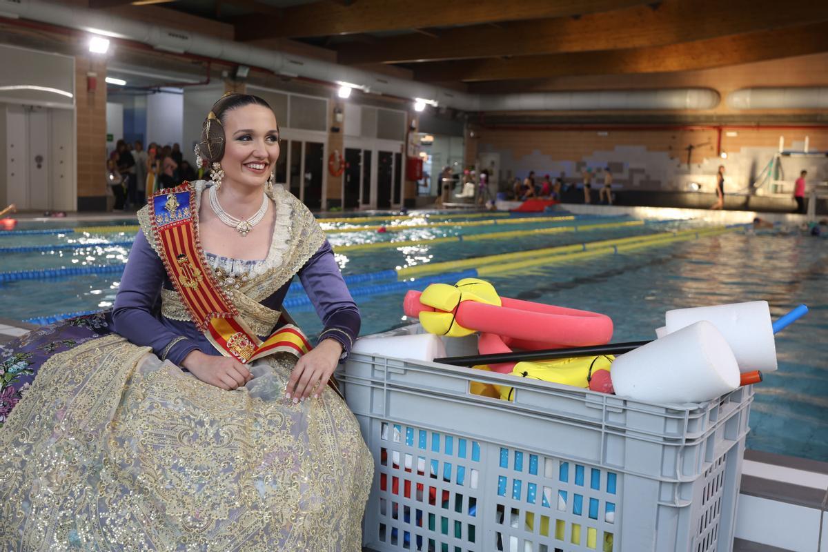 Laura posa en la piscina de Campanar.