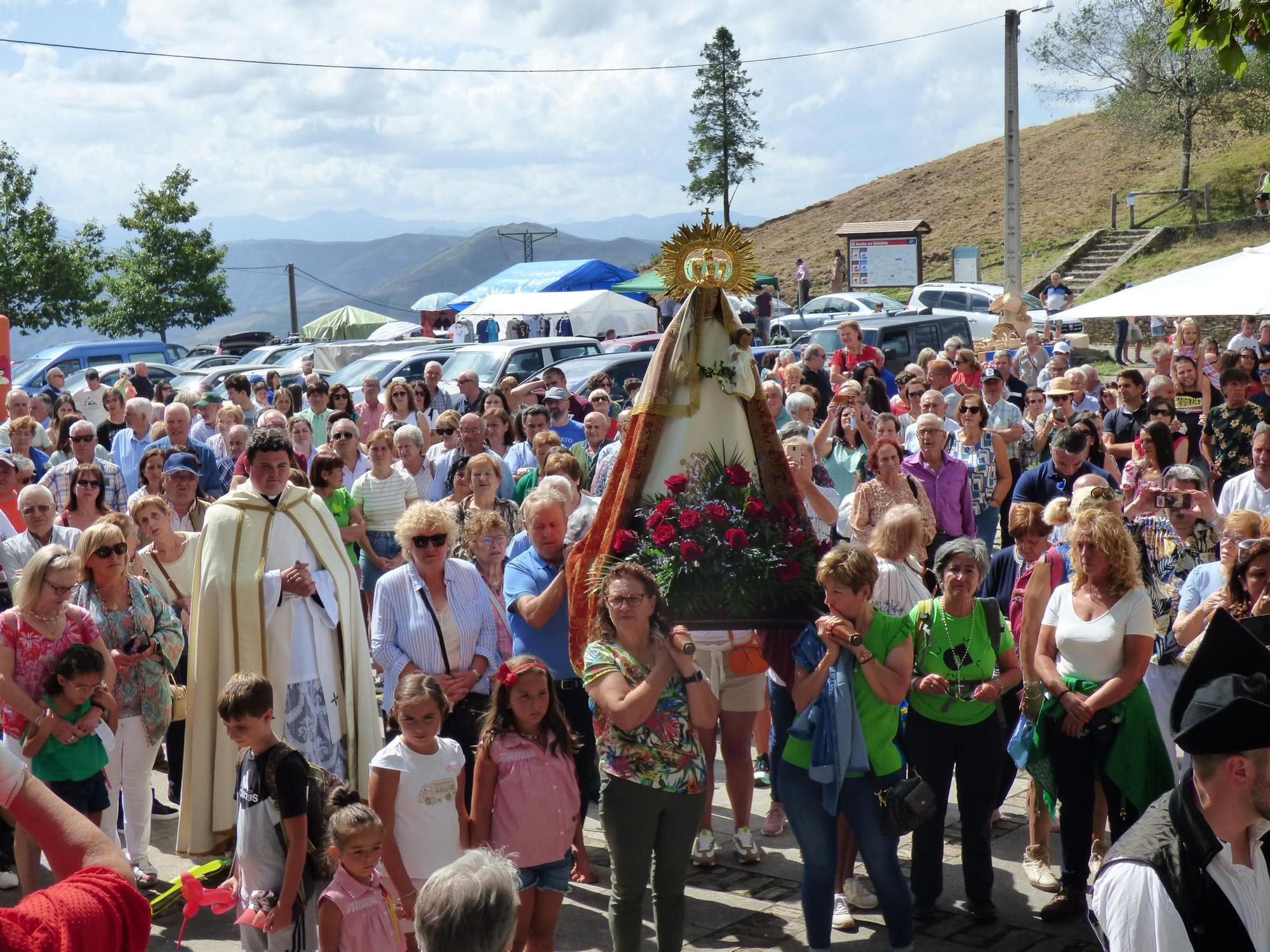Devoci n Por La Virgen Del Acebo En El D a De Su Fiesta La Nueva Espa a devoci-n-por-la-virgen-del-acebo-en-el-d-a-de-su-fiesta-la-nueva-espa-a