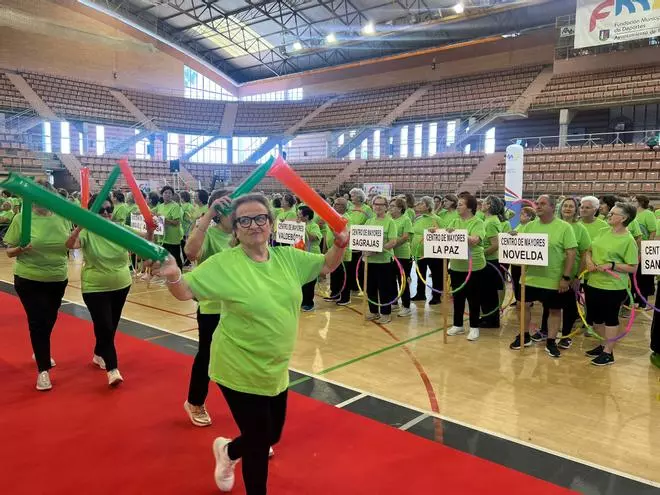 EN IMÁGENES | Los mayores de Badajoz clausuran su curso deportivo bailando Melody