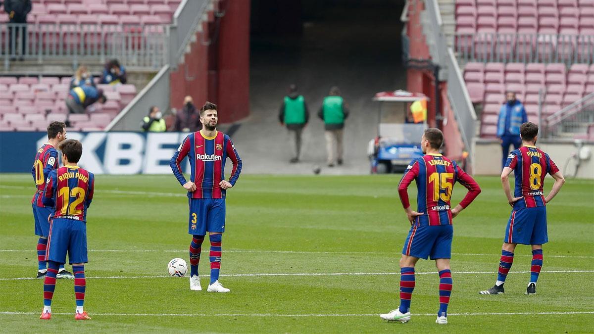 Los jugadores del Barça, después del gol del Cádiz