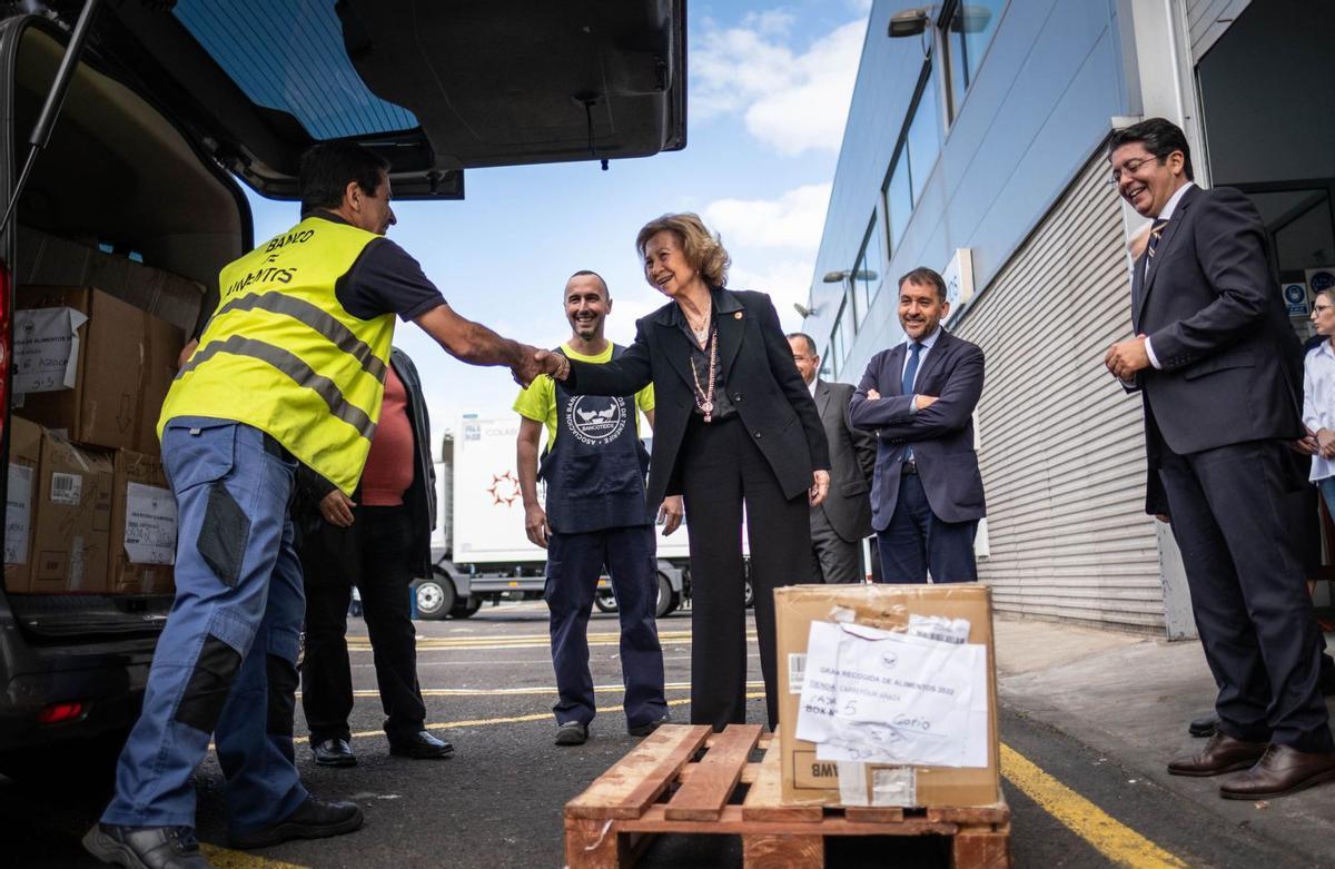 La reina Sofía ratifica su apoyo a los bancos de alimentos canarios