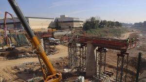 Picanya VLC HOR La Delegada del Gobierno Pilar Bernabé visita las obras de la nueva pasarela, y el resto de obras de reconstrucción tras la Dana