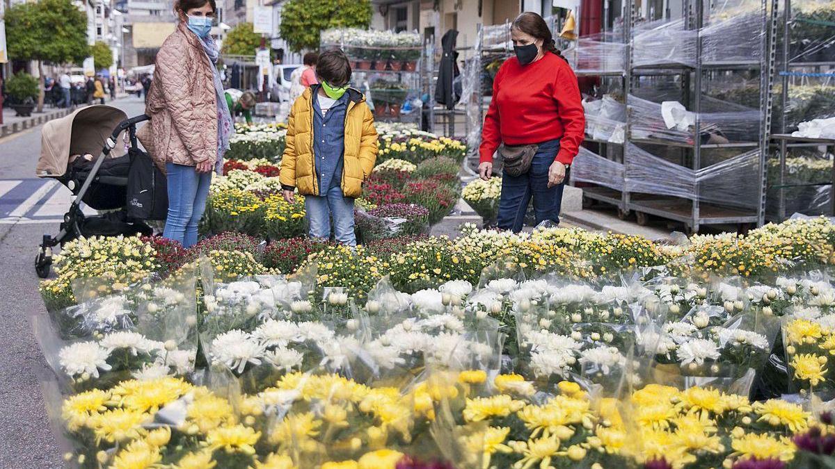 Flores de difuntos, el artículo estrella - Faro de Vigo