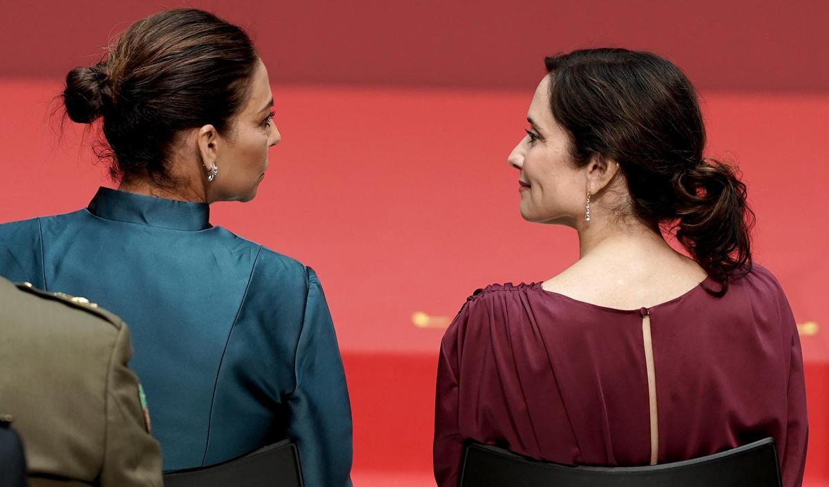 Isabel Díaz Ayuso junto a Mariló Montero, el acto de homenaje a la Constitución en la Comunidad de Madrid.