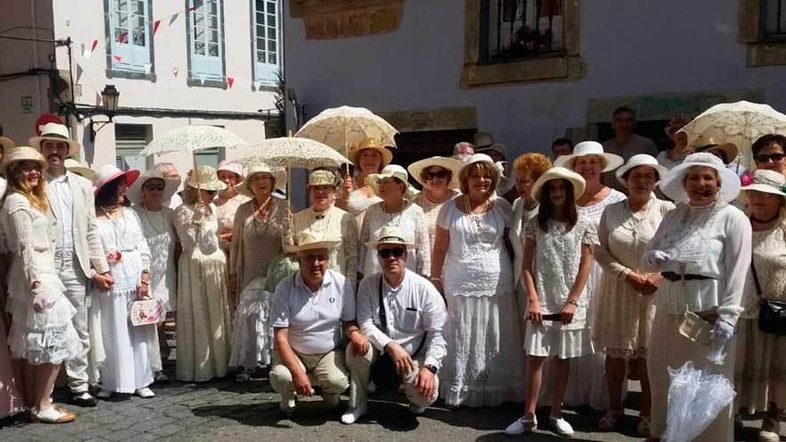 Los participantes en la excursión a Ribadeo.