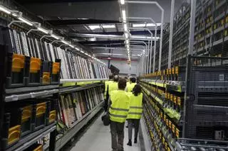 En imágenes, así es por dentro la "gran farmacia" de Asturias