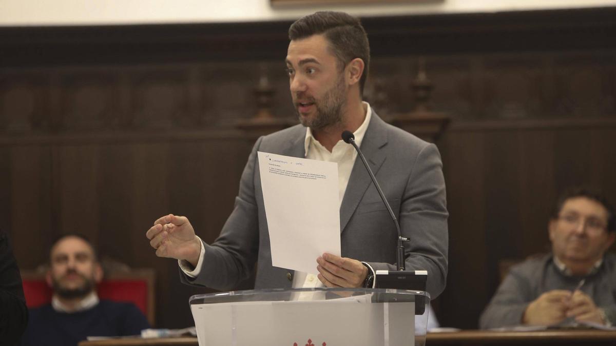 El portavoz de Vox, en un pleno en Sagunt.