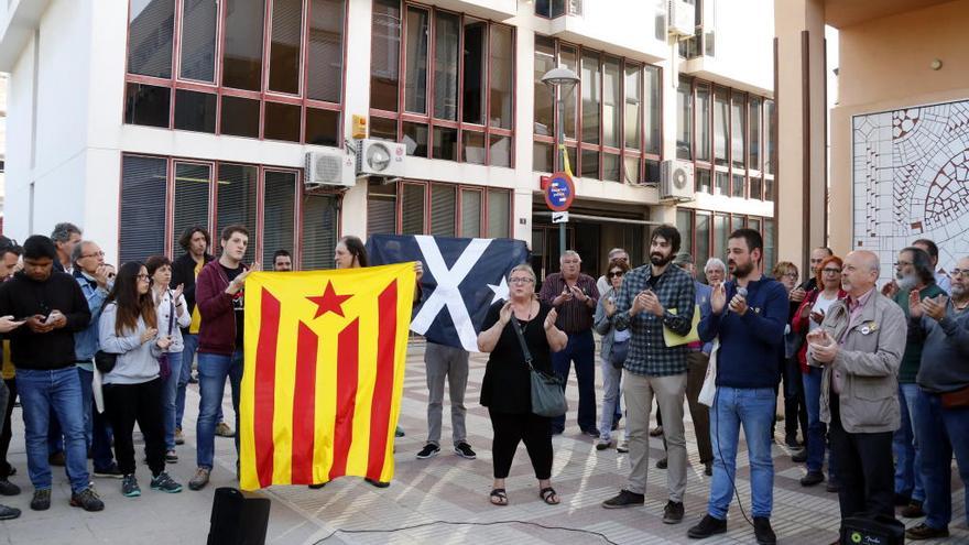 Concentració de suport als dos militants de la CUP citats a declarar a Santa Coloma de Farners per la vaga general