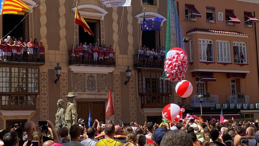 La multitudinaria Crida da paso a las fiestas de Benicarló