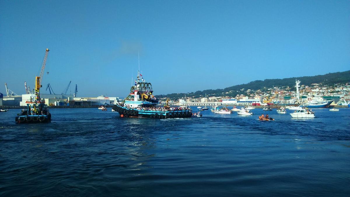 Procesión marítima del Carmen desde el puerto de Marín