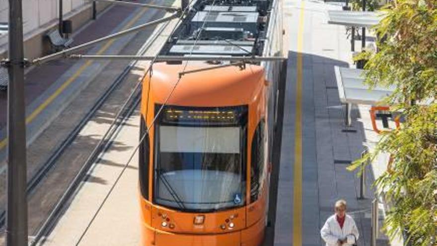 Alicante echa en falta más autobuses a los barrios y la prolongación del tranvía