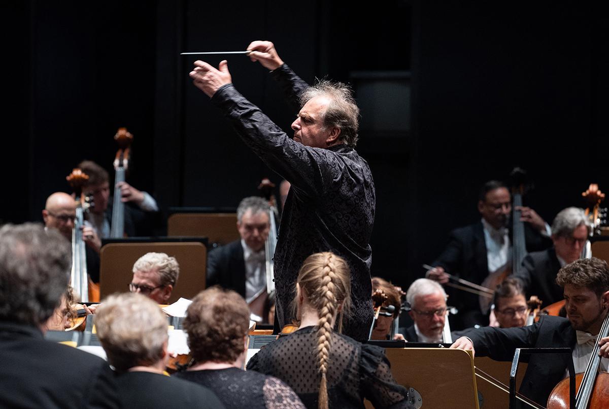 György Gyoriványi Ráth y la ROSS en abril de 2025.