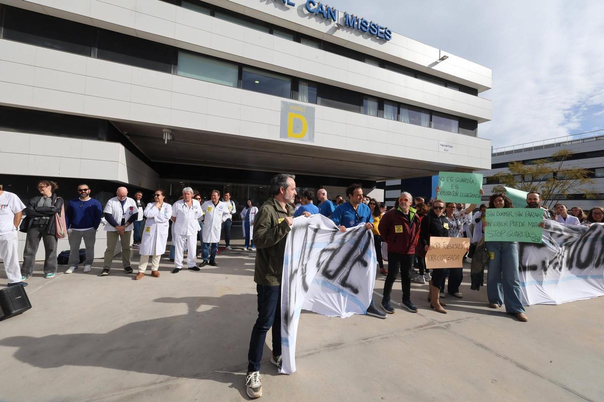 Todas las imágenes de la primera jornada de huelga de médicos en Ibiza