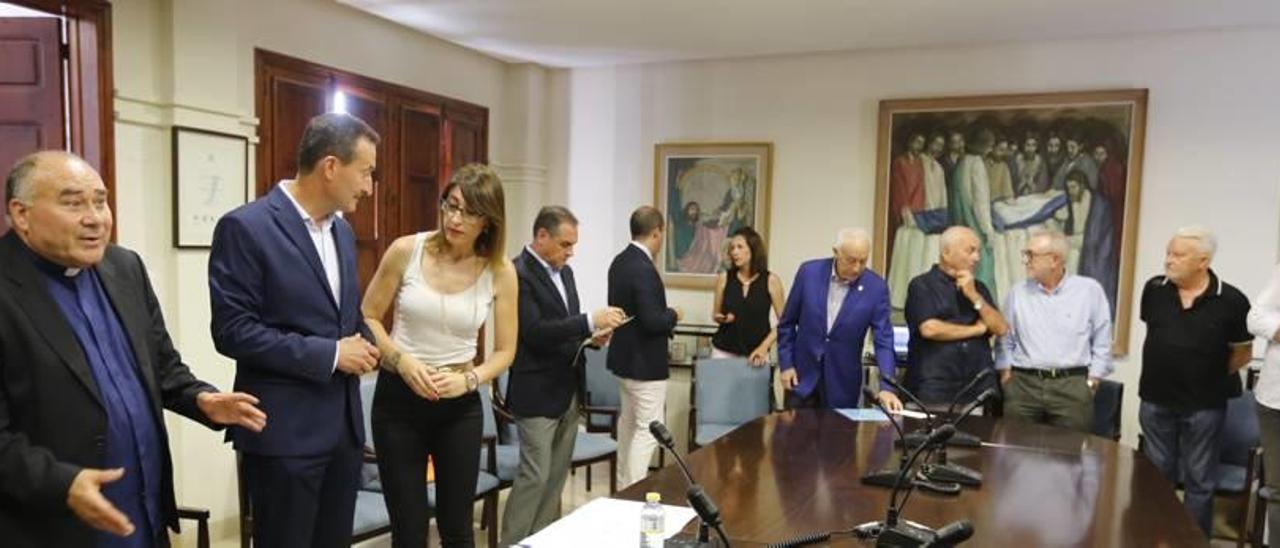 Integrantes de la junta rectora del Misteri d&#039;Elx, en la reunión de julio en la que fue avalado como nuevo presidente ejecutivo Francisco Borja.