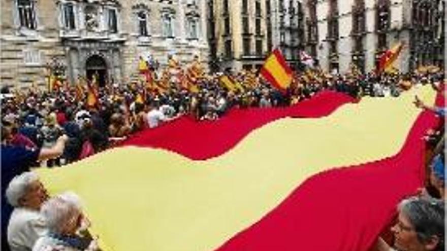 Els manifestants, ahir, pels carrers de Barcelona.