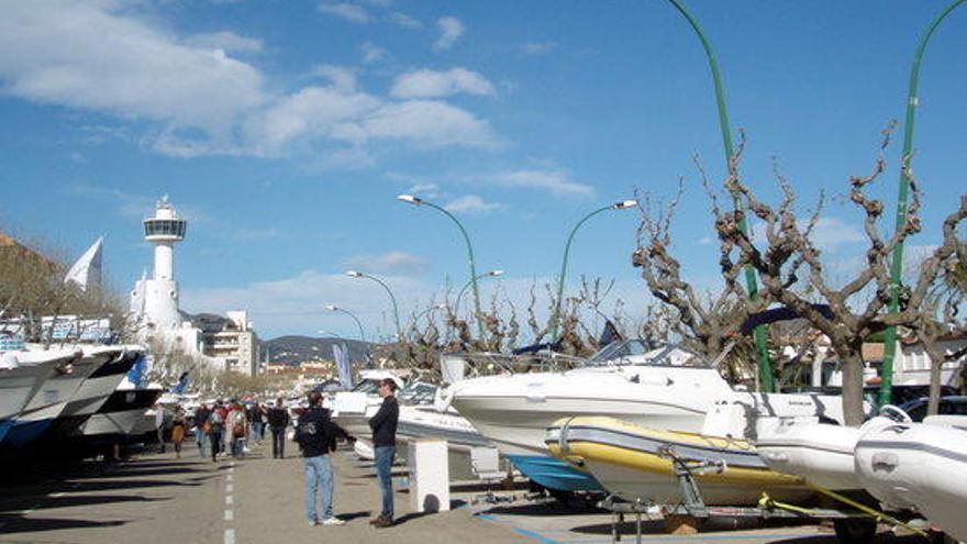 Visitants en una de les edicions anteriors de la Fira del Vaixell d&#039;Ocasió d&#039;Empuriabrava