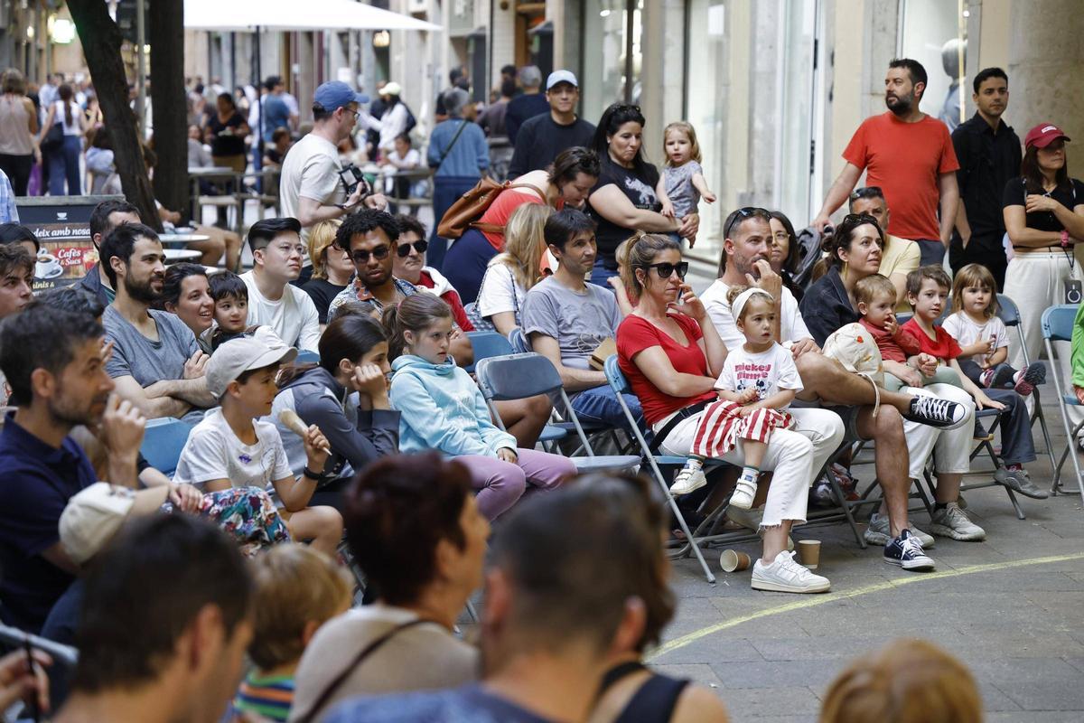 Fotos de les Festes de Primavera, amb espectacles de circ i la trobada de sacaires