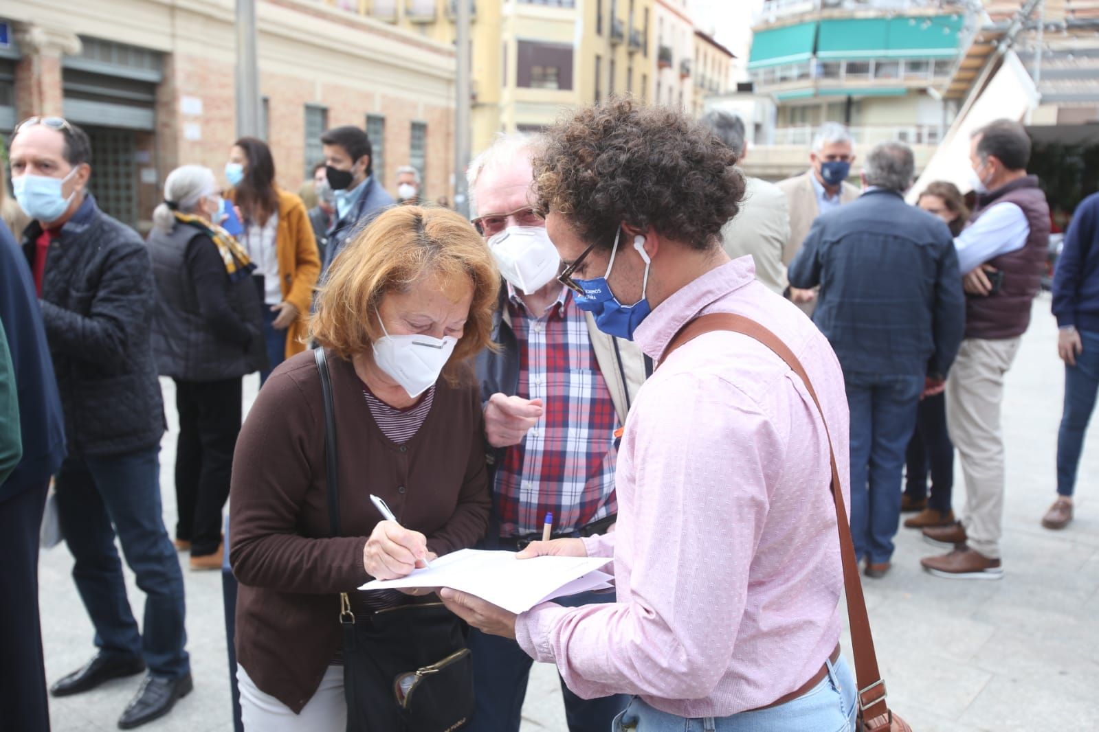 Recogida de firmas en Alicante contra la "Ley Celaá"