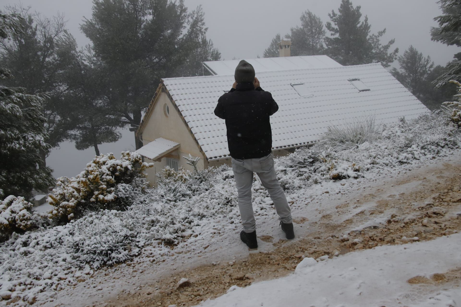 La Font de l'Arbre en Aitana se llena de nieve