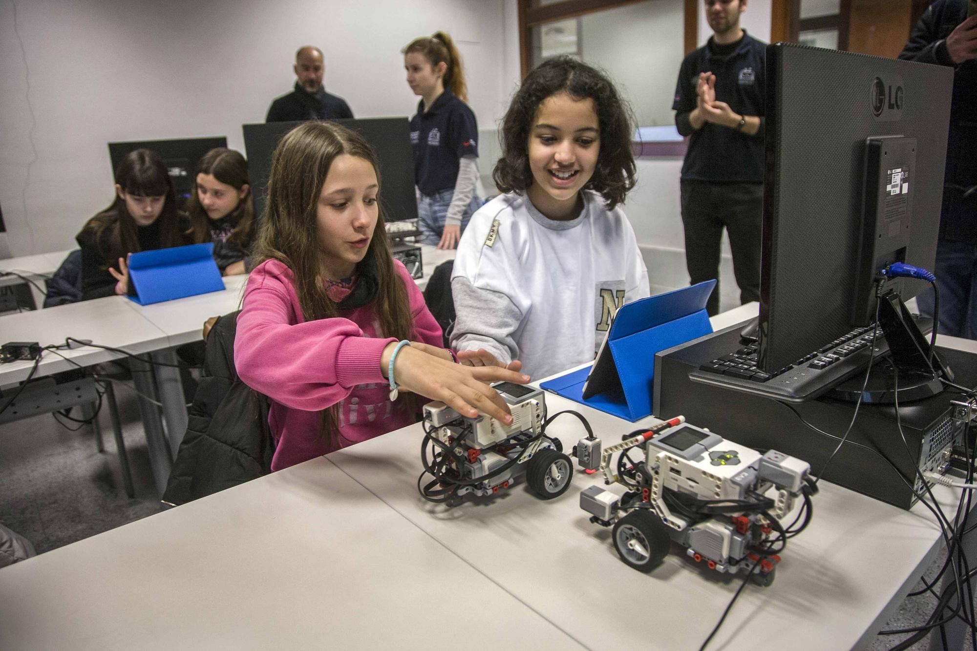 Alumnos de bachiller en la semana de la ciencia de la Universidad