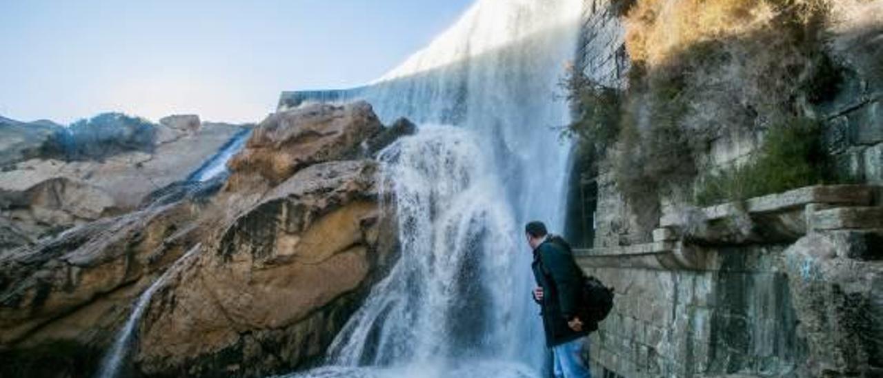 El embalse del Pantano desbordándose tras las lluvias torrenciales de este invierno.