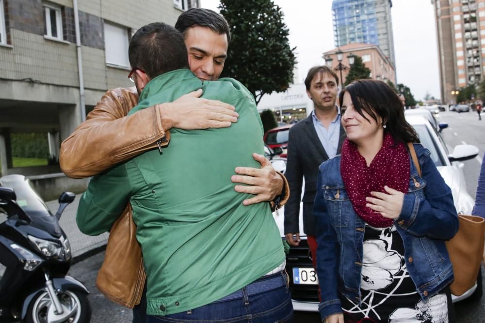 Pedro Sánchez participa en la Fiesta de la Rosa en Oviedo