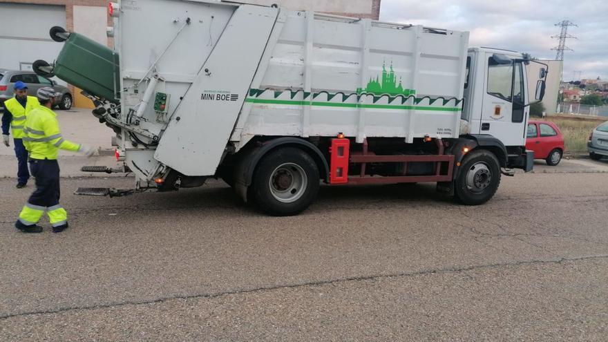 El Ayuntamiento de Astorga cede un camión a Benavente para la recogida de basura