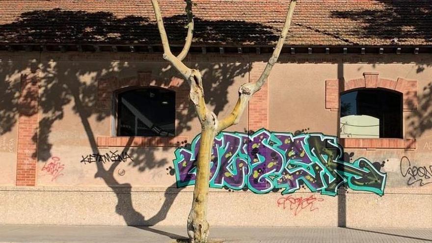 Multa ejemplar a un grafitero en Mallorca: cuatro euros al día durante 14 meses por pintar en la estación de Sóller en Palma